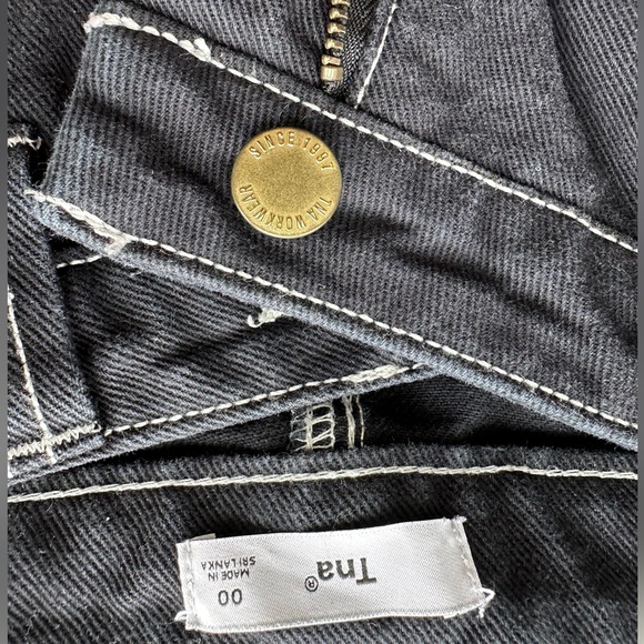 ARITZIA TNA WORKWEAR Ladies Size 00 Dark Blue Greenwich Cargo Jeans - Picture 9 of 9